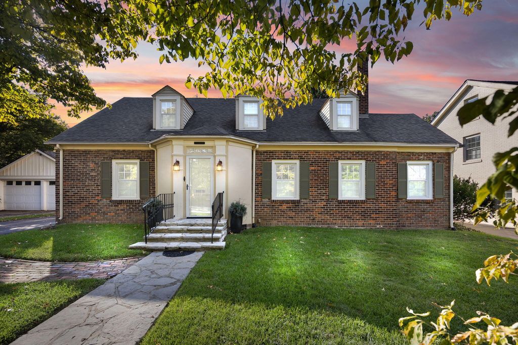 242 Henry Clay Boulevard, Lexington, KY 40502
