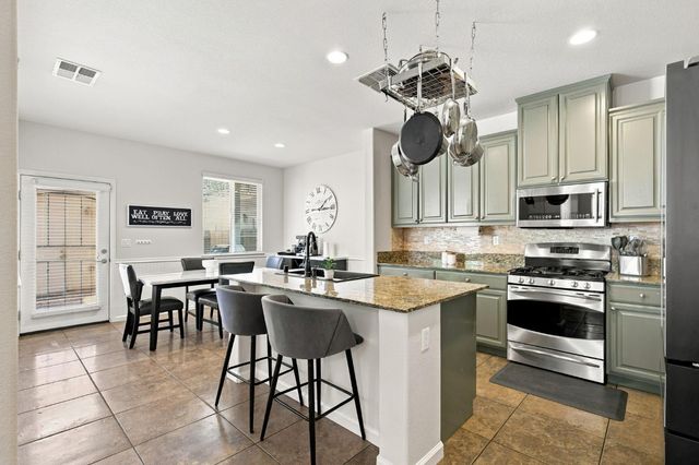 3192 Ardley Dr, Roseville, CA 95747