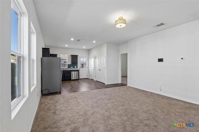 124 NE Peony Lane, Jarrell, TX 76537