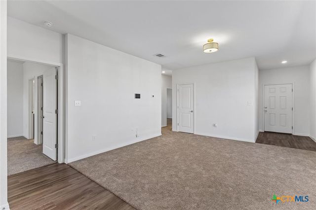 124 NE Peony Lane, Jarrell, TX 76537