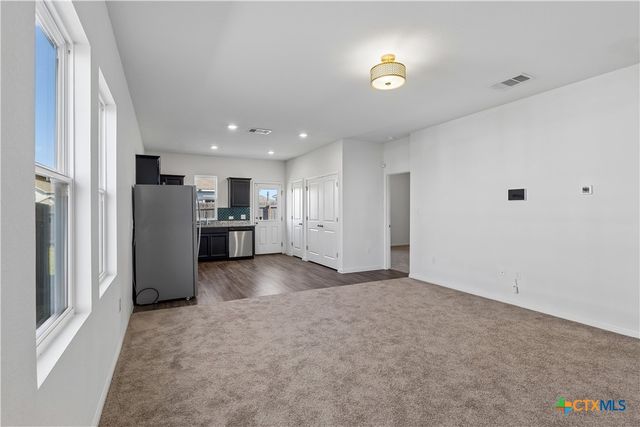 124 NE Peony Lane, Jarrell, TX 76537
