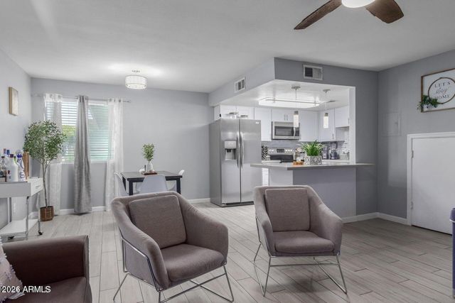 4759 E BELLEVIEW Street, Phoenix, AZ 85008