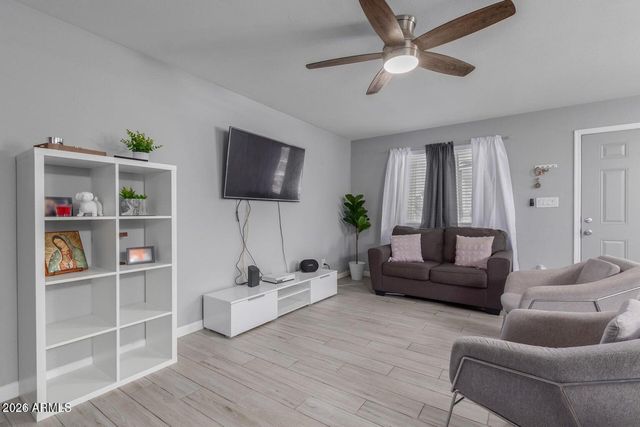 4759 E BELLEVIEW Street, Phoenix, AZ 85008