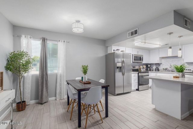 4759 E BELLEVIEW Street, Phoenix, AZ 85008