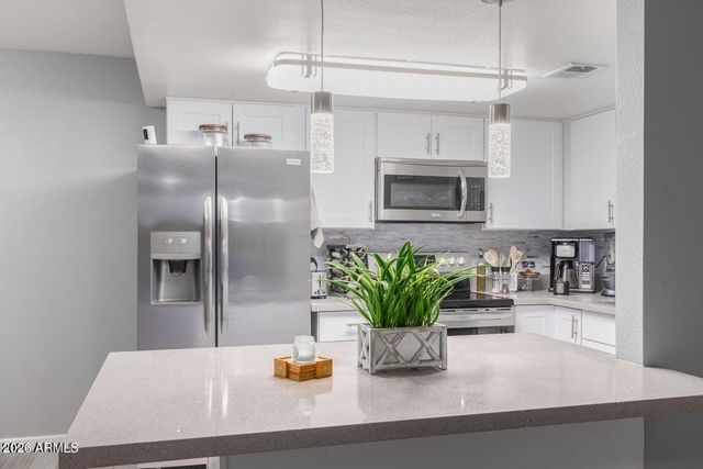 4759 E BELLEVIEW Street, Phoenix, AZ 85008