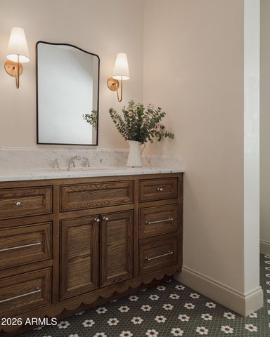 123 E KALER Drive, Phoenix, AZ 85020