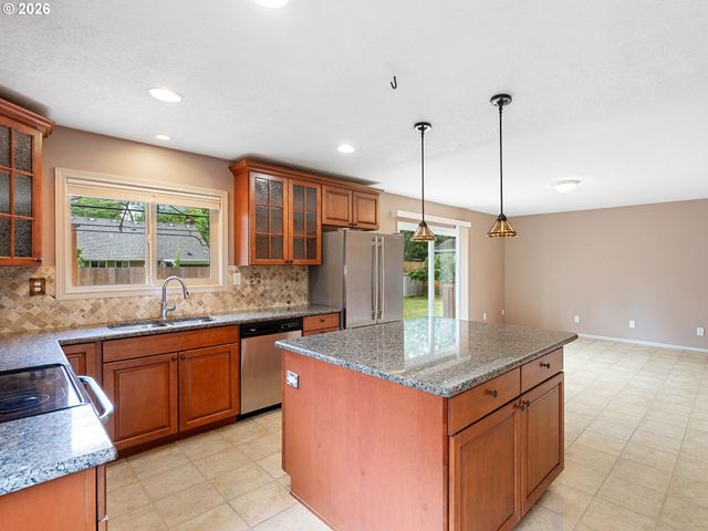 3657 Se 77TH Ave, Portland, OR 97206