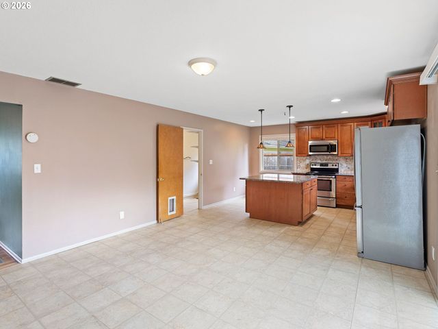 3657 Se 77TH Ave, Portland, OR 97206