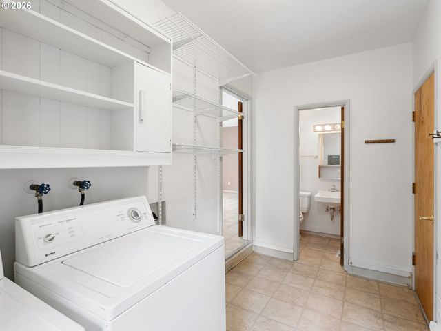 3657 Se 77TH Ave, Portland, OR 97206