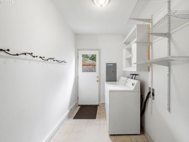 3657 Se 77TH Ave, Portland, OR 97206