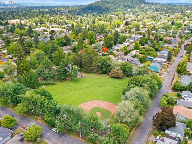 3657 Se 77TH Ave, Portland, OR 97206