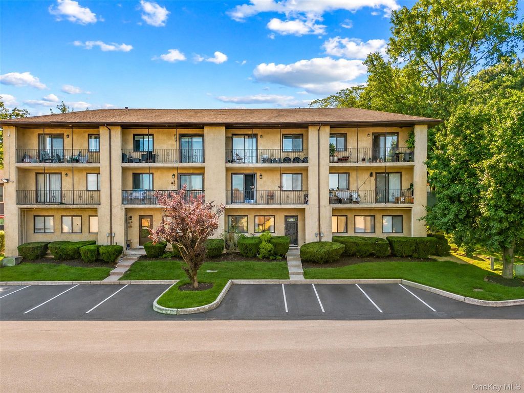 13 Omni Parc Drive, Nanuet, NY 10954 — photo 2