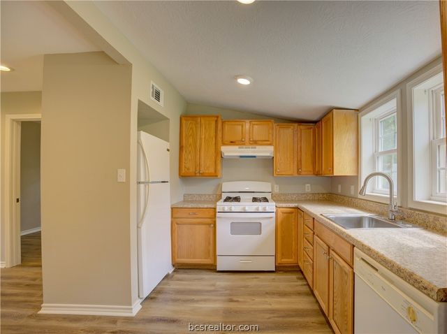 1207 West 6th Street, Caldwell, TX 77836