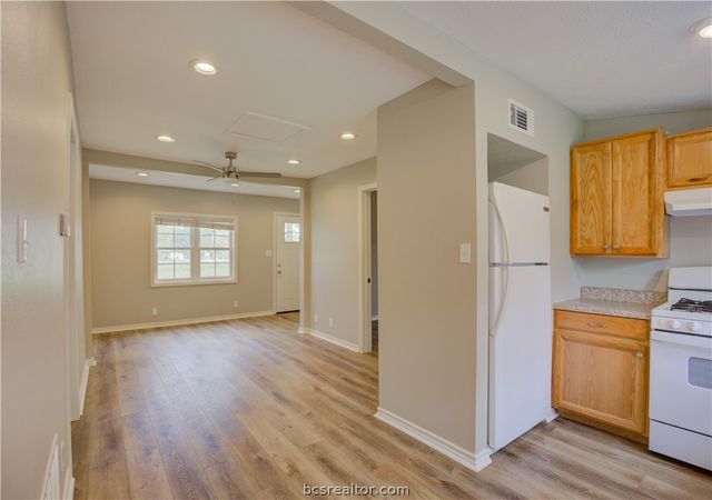 1207 West 6th Street, Caldwell, TX 77836