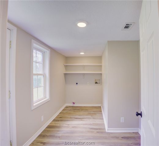 1207 West 6th Street, Caldwell, TX 77836