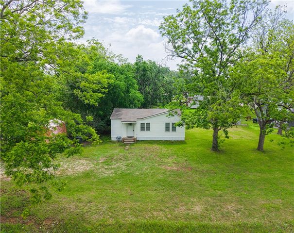1207 West 6th Street, Caldwell, TX 77836