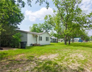 1207 West 6th Street, Caldwell, TX 77836