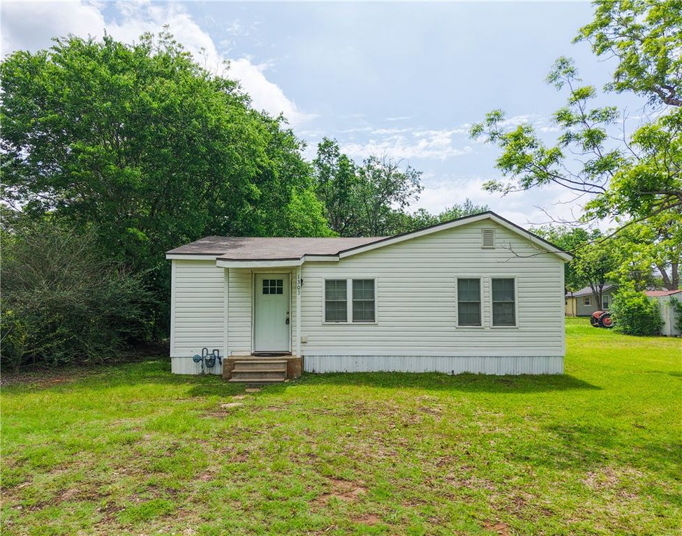1207 West 6th Street, Caldwell, TX 77836 — photo 2