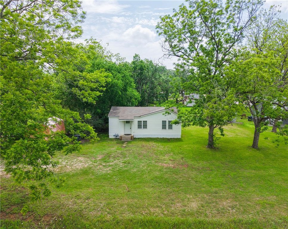 1207 West 6th Street, Caldwell, TX 77836 — photo 3