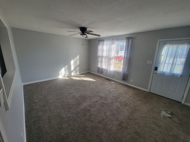 1480 Nichols Dr, Clarksville, TN 37042