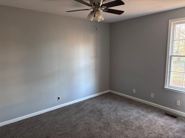 1480 Nichols Dr, Clarksville, TN 37042