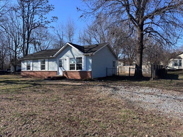 1480 Nichols Dr, Clarksville, TN 37042