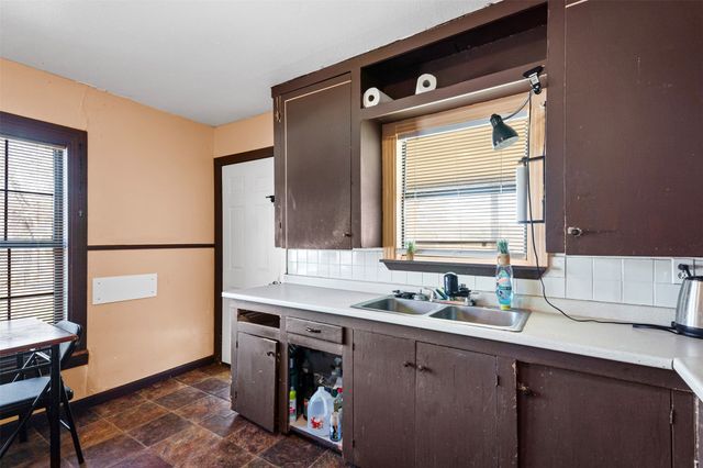 7525 Retta Mansfield, Mansfield, TX 76063