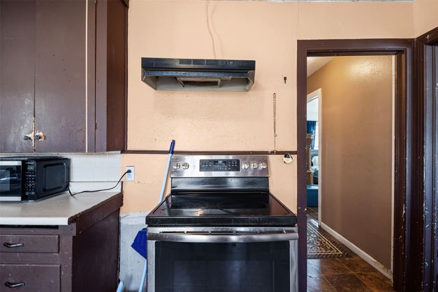 7525 Retta Mansfield, Mansfield, TX 76063
