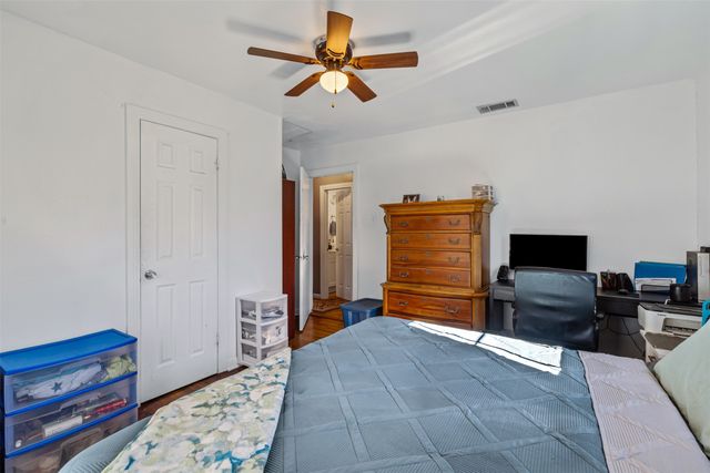 7525 Retta Mansfield, Mansfield, TX 76063