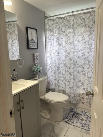 1 Lake Shore Dr, Roxbury Twp., NJ 07857