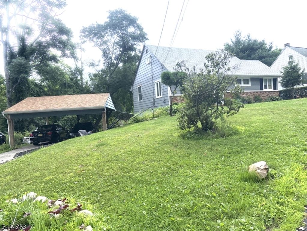 1 Lake Shore Dr, Roxbury Twp., NJ 07857