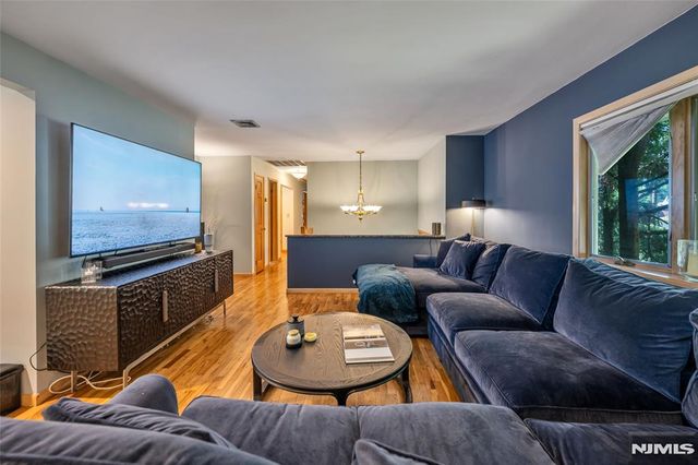 300 Lake Shore Drive, Haworth, NJ 07641