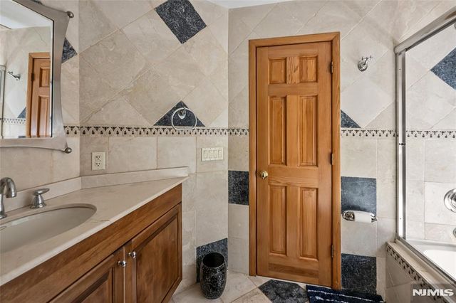 300 Lake Shore Drive, Haworth, NJ 07641