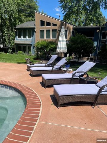 300 Lake Shore Drive, Haworth, NJ 07641