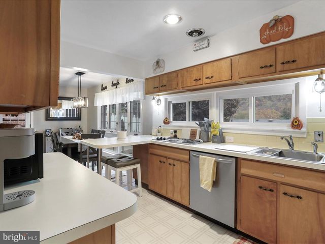 325 VALLEY VIEW AVE, Keyser, WV 26726