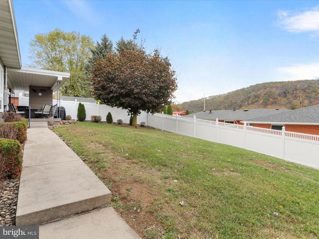325 VALLEY VIEW AVE, Keyser, WV 26726