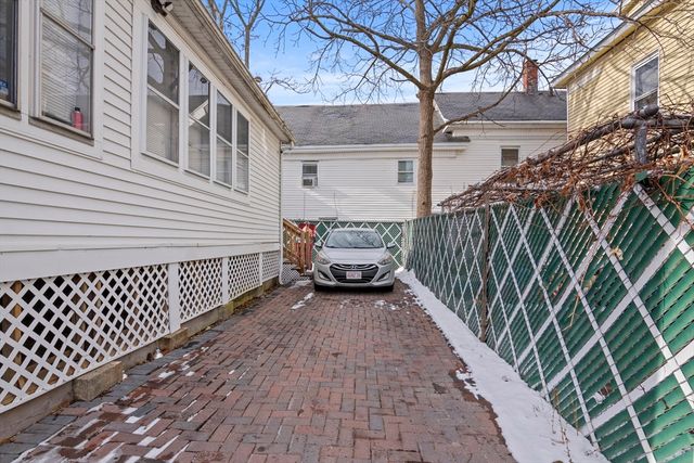 3 Butman Place, Lowell, MA 01851