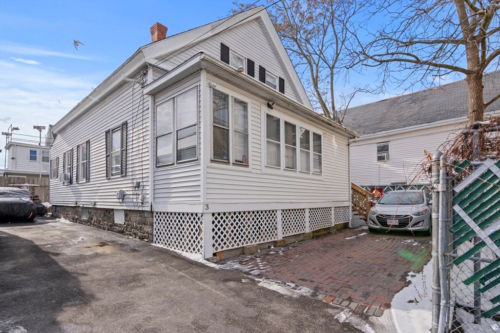 3 Butman Place, Lowell, MA 01851