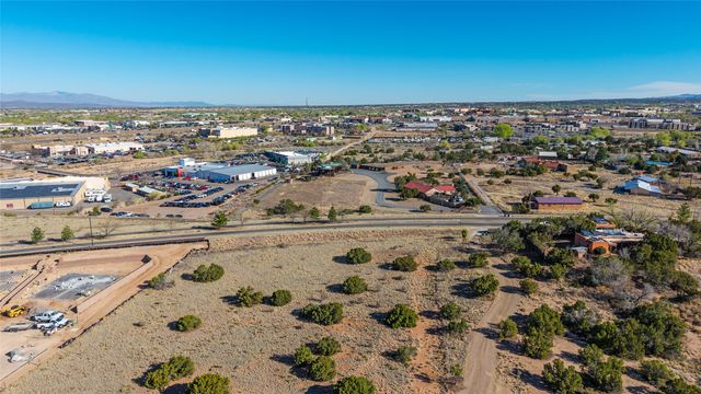 4578 Governor Miles, Santa Fe, NM 87507