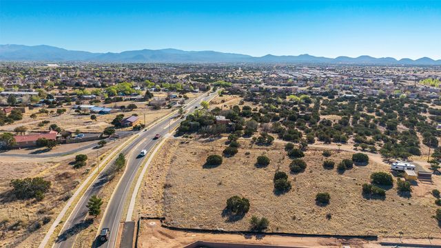 4578 Governor Miles, Santa Fe, NM 87507