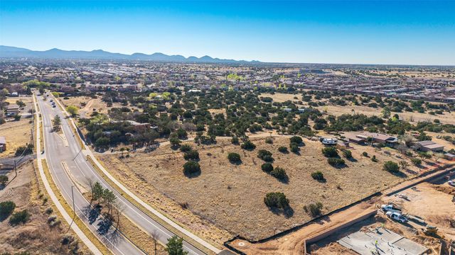 4578 Governor Miles, Santa Fe, NM 87507