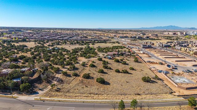 4578 Governor Miles, Santa Fe, NM 87507