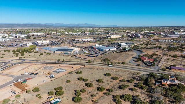 4578 Governor Miles, Santa Fe, NM 87507