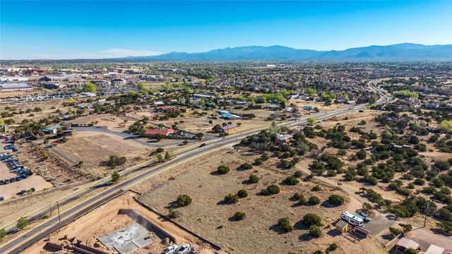 4578 Governor Miles, Santa Fe, NM 87507