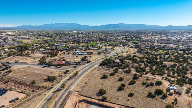 4578 Governor Miles, Santa Fe, NM 87507