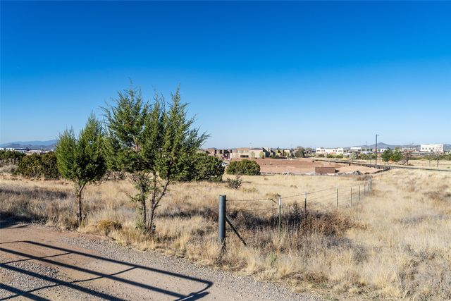 4578 Governor Miles, Santa Fe, NM 87507