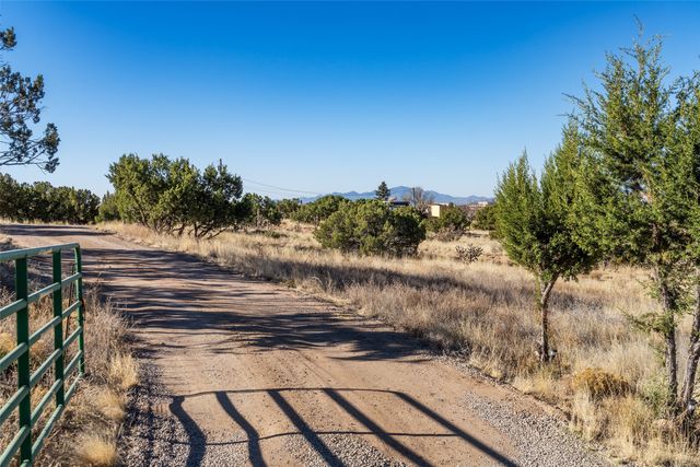 4578 Governor Miles, Santa Fe, NM 87507