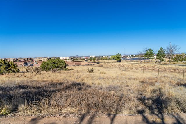 4578 Governor Miles, Santa Fe, NM 87507