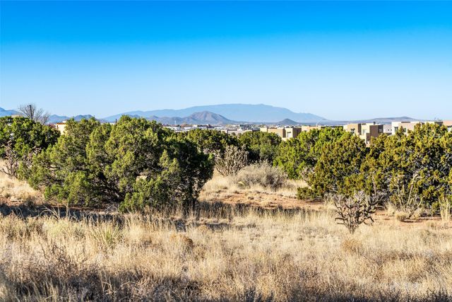 4578 Governor Miles, Santa Fe, NM 87507