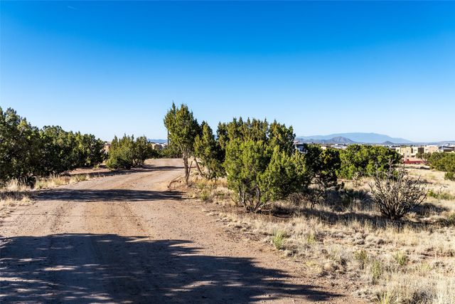 4578 Governor Miles, Santa Fe, NM 87507